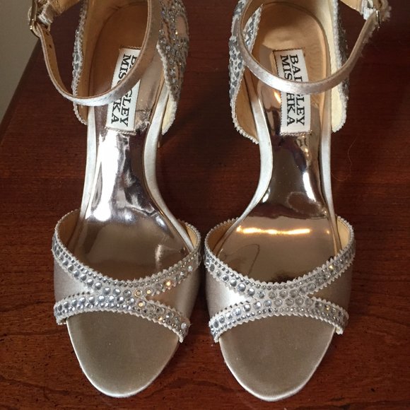 Nude Badgley Mischka Roxy Embellished Pumps Heels - Picture 5 of 8